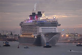 Building the Disney Dream Cruise Ship in 30 Seconds [Time Lapse Video]